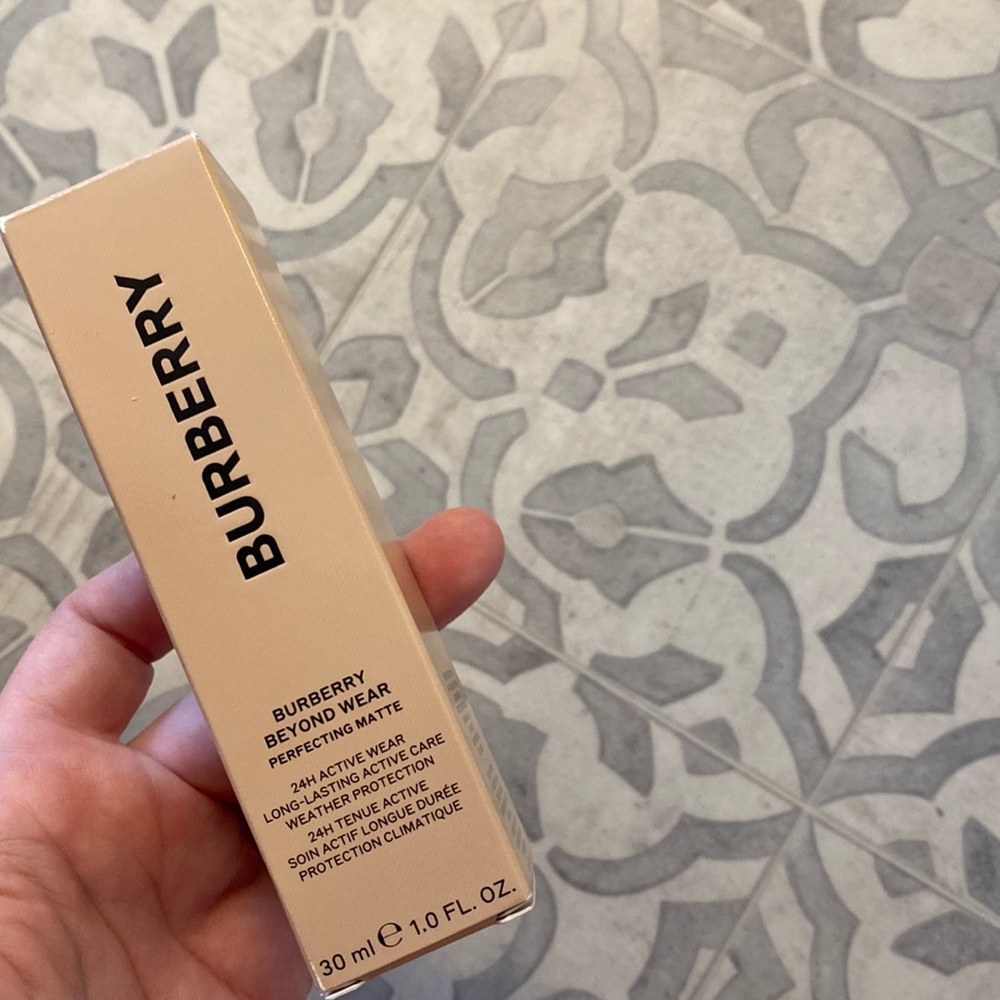 Burberry perfecting matte foundation 20 fair